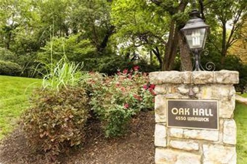 apt-703-04-4550 Warwick Blvd, Kansas City, MO, 64111-1830 | Card Image