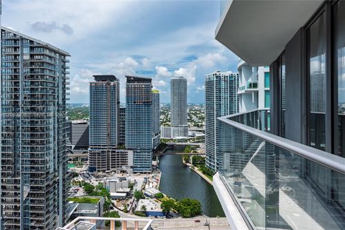 3908-77 Se 5th St, Miami, FL, 33131-4095 | Card Image