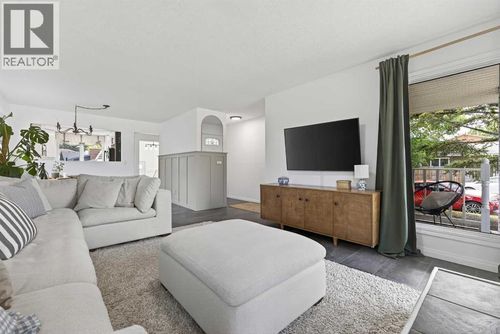 33 Sunhurst Cres Se, Calgary, AB, T2X1W5 | Card Image
