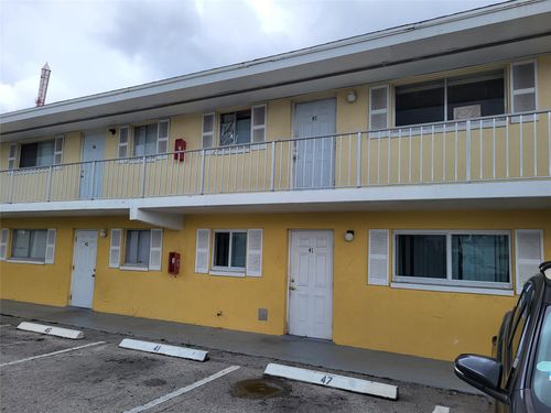 apt-e42-1501 Crescent Cir, West Palm Beach, FL, 33403-2254 | Card Image