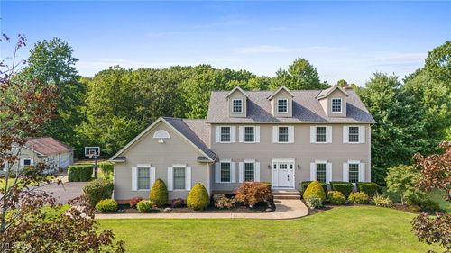 11190 Wellington Dr, Chardon, OH, 44024-9681 | Card Image