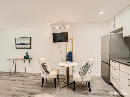 apt-11e-2933 76th Ave Se, Mercer Island, WA, 98040-2720 | Card Image