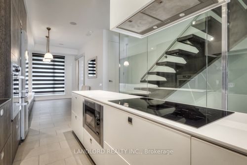 289 Roxton Rd, Toronto, ON, M6G3R1 | Card Image