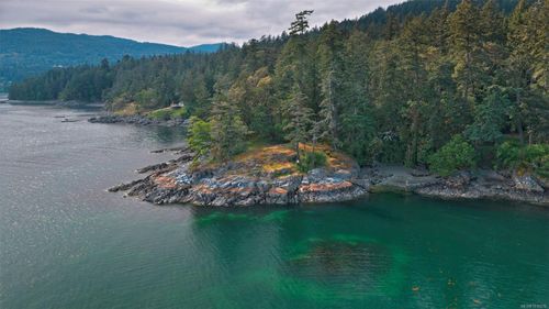 157 Menhinick Dr, Salt Spring Island, BC, V8K1W7 | Card Image