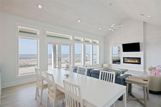 852 Lazy Ln, House other with 4 bedrooms, 3 bathrooms and 1 parking in Crystal Beach TX | Image 9