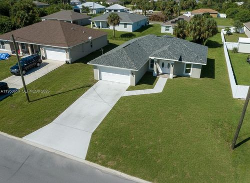 8038 Sunrise Cir, Labelle, FL, 33935-5666 | Card Image