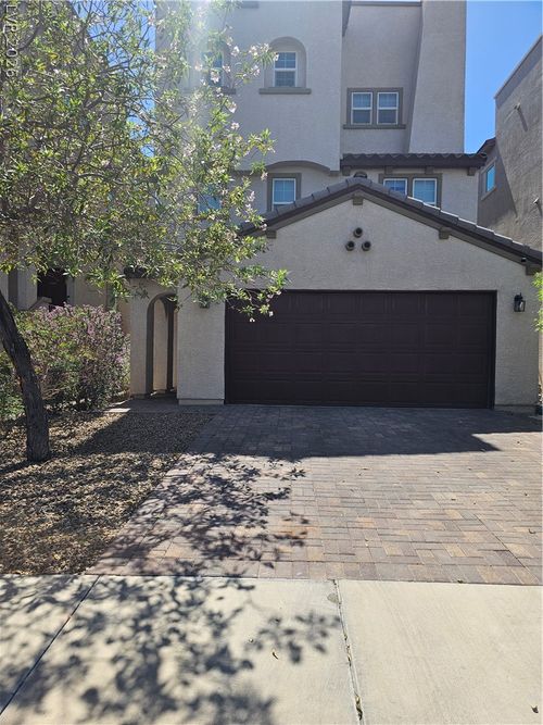 352 Ambitious St, Henderson, NV, 89011-2577 | Card Image