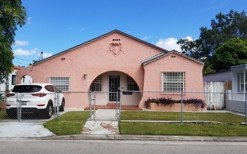 915 Sw 9th Ct, Miami, FL, 33130-3727 | Card Image