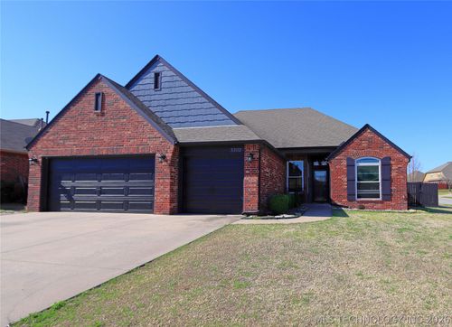 3302 S 208th East Ave, Broken Arrow, OK, 74014-5282 | Card Image