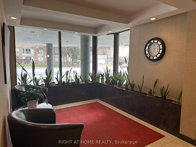 1406 - 300 Webb Dr, Condo with 3 bedrooms, 2 bathrooms and 1 parking in Mississauga ON | Image 4