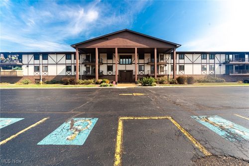 4849 Grace Rd, North Olmsted, OH, 44070-3768 | Card Image