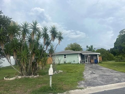 28 Burrstone Ave, Lehigh Acres, FL, 33936-5962 | Card Image
