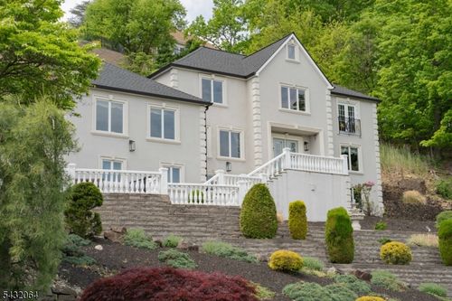 207 Eileen Dr, Cedar Grove, NJ, 07009-1351 | Card Image