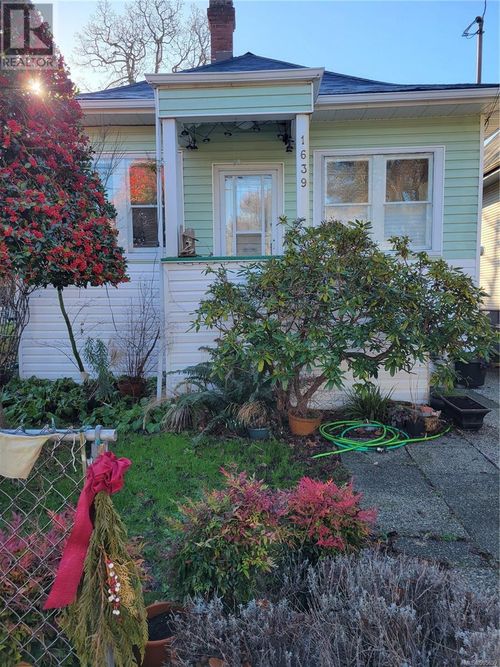 1639 Haultain St, Victoria, BC, V8R2K8 | Card Image