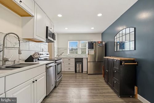 32 1st Ave, GLEN BURNIE, MD, 21060-7626 | Card Image