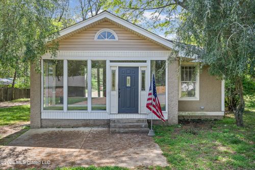 712 Strayhorn St, Senatobia, MS, 38668-2417 | Card Image