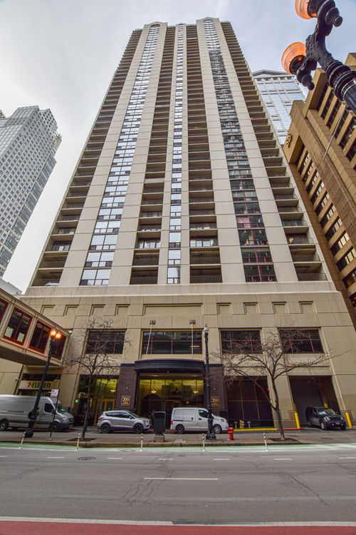 1601-200 N Dearborn St, Chicago, IL, 60601-1618 | Card Image