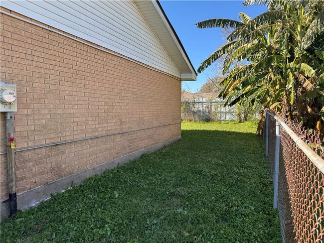 Access to the backyard on the garage side | Image 23