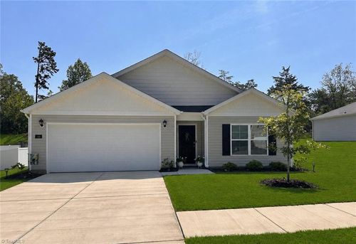 146 Oak Ln, King, NC, 27021 | Card Image
