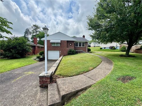 102 Willinda Dr, Saint Clairsville, OH, 43950-1427 | Card Image