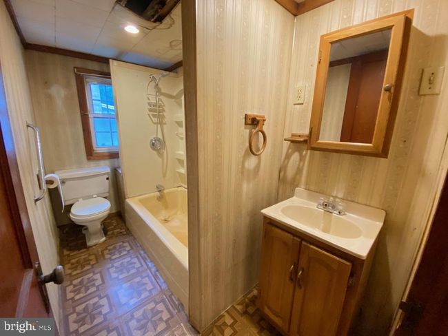 622 E Front St, Home with 2 bedrooms, 2 bathrooms and null parking in LANSFORD PA | Image 28