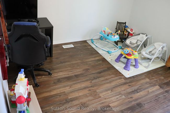 31 Yonge St S, House other with 4 bedrooms, 2 bathrooms and 4 parking in Tara ON | Image 41