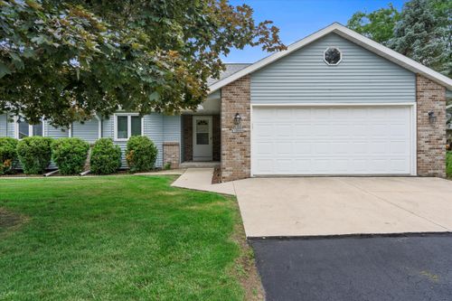 16619555 Ravens Way, Jackson, WI, 53037-9585 | Card Image