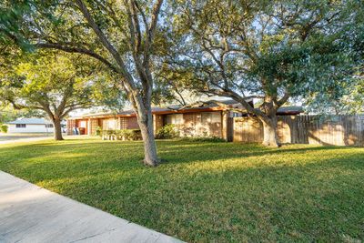 9542 Paula Drive, House other with 3 bedrooms, 2 bathrooms and null parking in Corpus Christi TX | Image 2