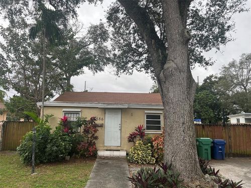 586 Nw 94th St, Miami, FL, 33150-2113 | Card Image