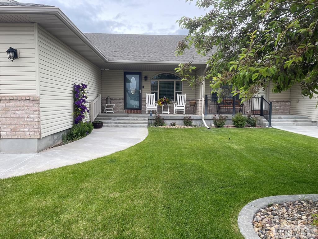 Clearfield Ln, Ammon, ID 83406