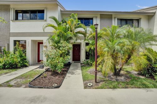 3204-3028 S Oakland Forest Dr, Oakland Park, FL, 33309-5678 | Card Image