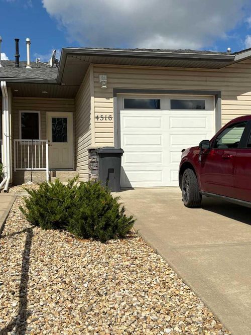 4516 54 St, Ponoka, AB, T4J1J4 | Card Image
