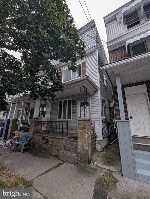 37 W 6th St, Mount Carmel, PA, 17851-2066 | Card Image