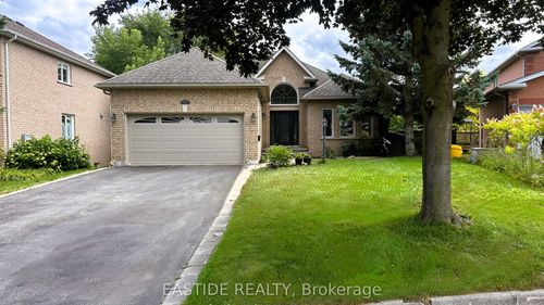 570 Roeder Crt, Newmarket, ON, L3Y8L2 | Card Image