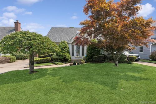 22 Briarcliff Dr, Merrick, NY, 11566-2002 | Card Image