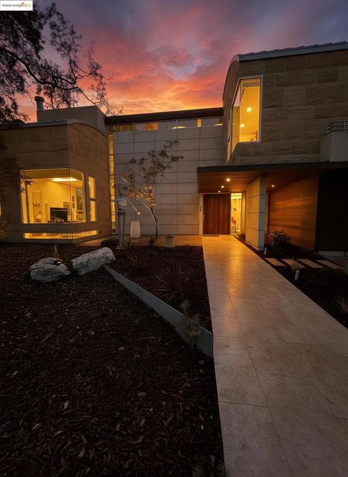 4000 4000 Manzana Lane, Palo Alto, CA, 94306 | Card Image