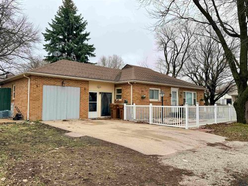 410 W 4th St, Newell, IA, 50568-5049 | Card Image