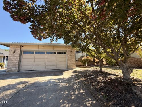 1106 Hampton Dr, Central Point, OR, 97502-4834 | Card Image