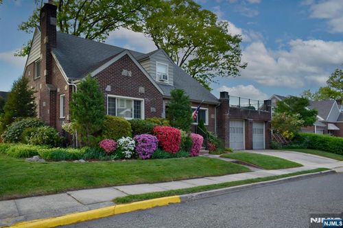 585 Monroe Pl, Ridgefield, NJ, 07657-2018 | Card Image