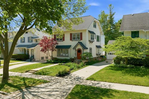 2221 E Newton Ave, SHOREWOOD, WI, 53211-2615 | Card Image