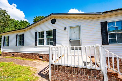 2202 Chestnut Ave, New Bern, NC, 28562-6110 | Card Image