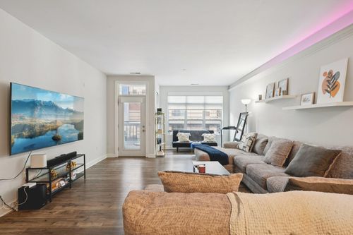 1915 N Water St, MILWAUKEE, WI, 53202-1577 | Card Image