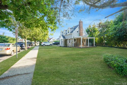 240 Bedford Ave, Uniondale, NY, 11553-1124 | Card Image