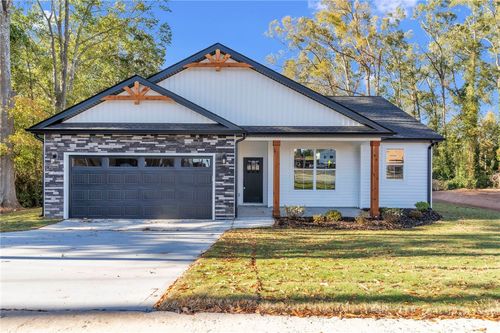 108 Saluda St, Belton, SC, 29627-1442 | Card Image