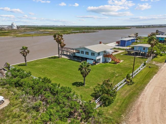 1134 Canal Dr, House other with 3 bedrooms, 4 bathrooms and null parking in Surfside Beach TX | Image 6