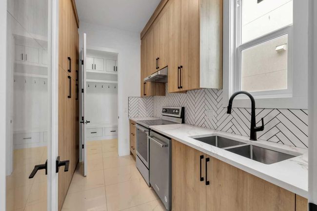 223 Kinniburgh Loop, House other with 4 bedrooms, 4 bathrooms and 5 parking in Chestermere AB | Image 25