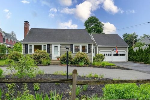 205 Central St, Holliston, MA, 01746-2002 | Card Image