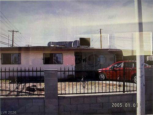 901 Artesia Way, Las Vegas, NV, 89108-1003 | Card Image