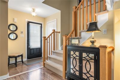 56 Chicory Cres, Townhouse with 3 bedrooms, 1 bathrooms and 1 parking in Saint Catharines ON | Image 2