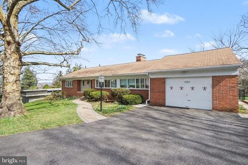 1353 Clover Ln, YORK, PA, 17403-4005 | Card Image
